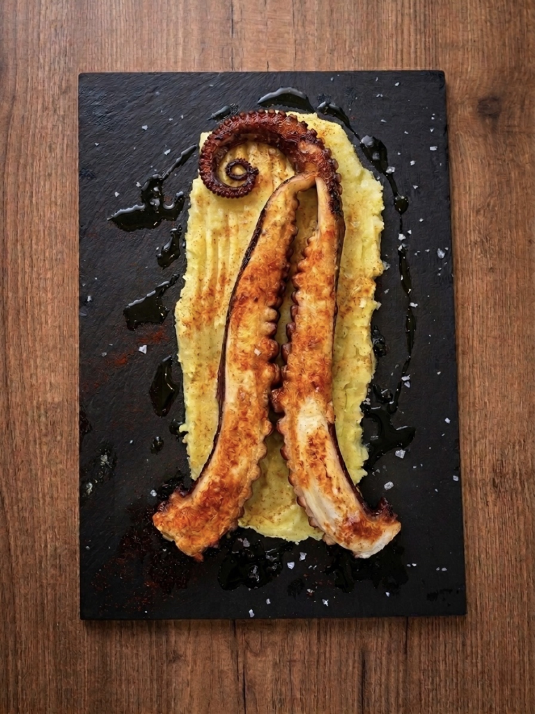 Pulpo a la parrilla con puré de patata en Restaurante La Tassa