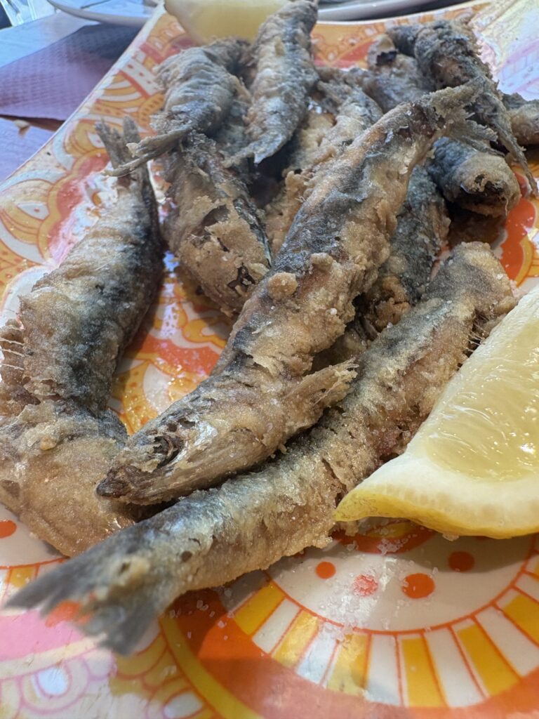 Boquerones fritos con limón en Restaurante La Tassa